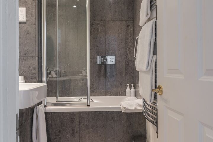 BATHROOM Alexandra Hotel - 18_03_25-3.jpg